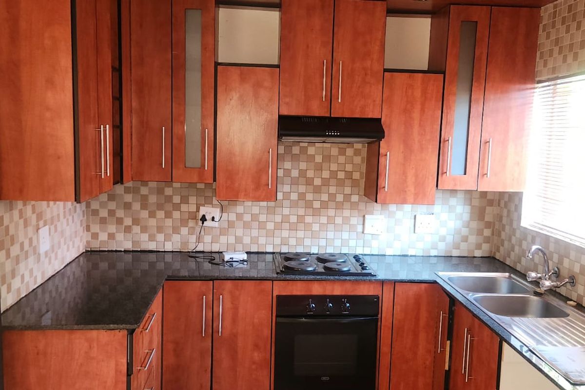 Duplex for sale in prime location with garden.  - Photo 3