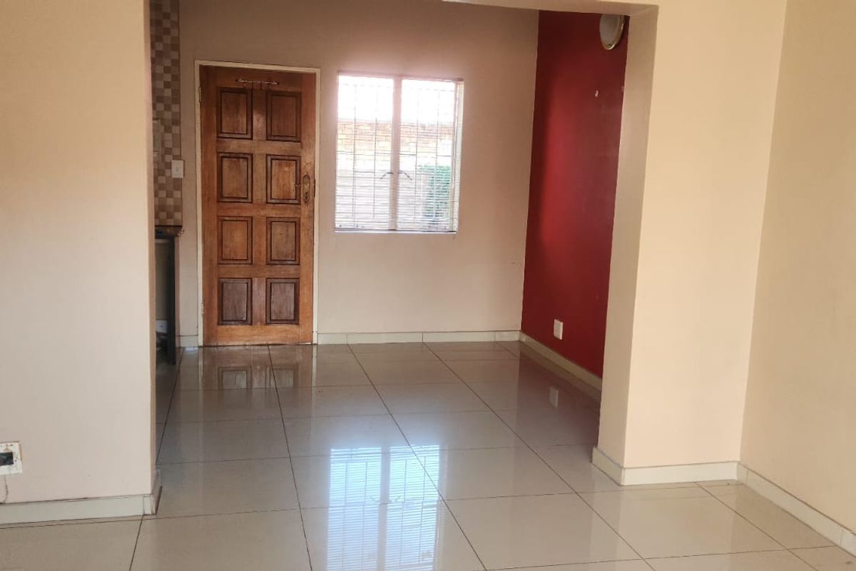 Duplex for sale in prime location with garden.  - Photo 4