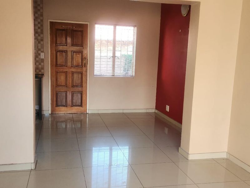 Duplex for sale in prime location with garden.  - Photo 4