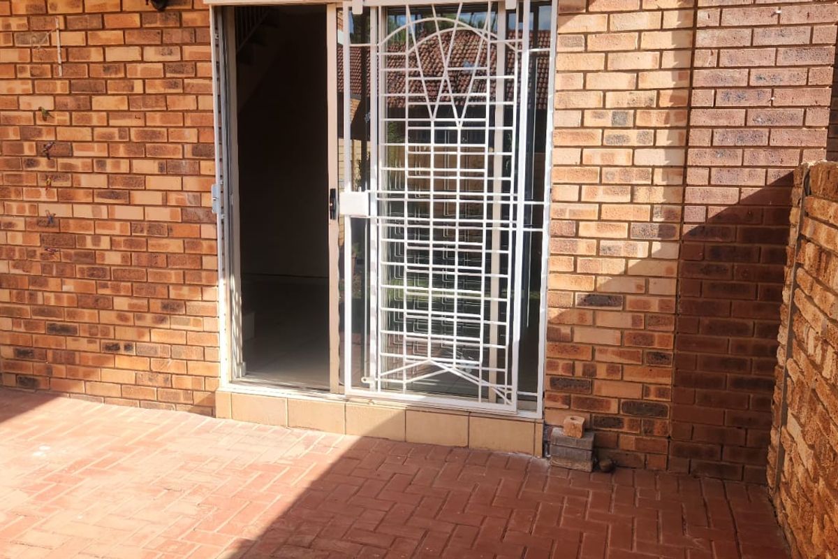 Duplex for sale in prime location with garden.  - Photo 2