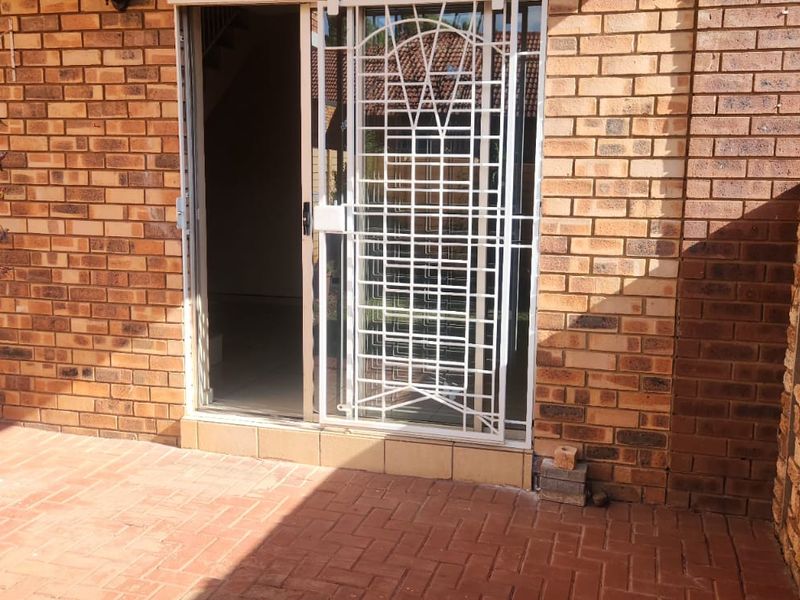 Duplex for sale in prime location with garden.  - Photo 2