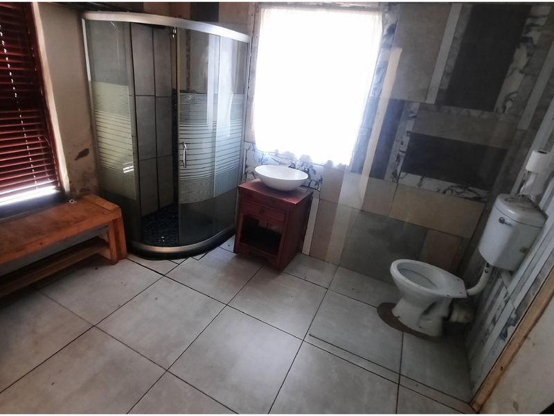 SOLID FACEBRICK FAMILY HOME WITH COTTAGES-GREAT SPACE &INCOME POTENTIAL  - Photo 9