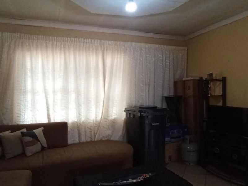 7 bedroom house for Sale in Saulsville  - Photo 3