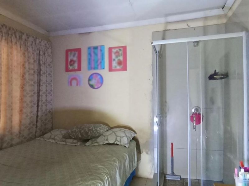 7 bedroom house for Sale in Saulsville  - Photo 8