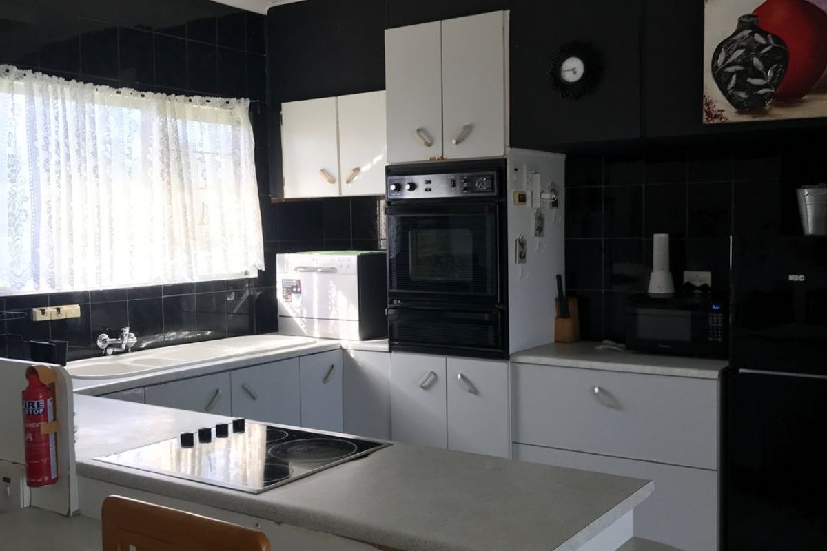 Charming 3-Bedroom Home in Salmon Beach Port Edward - Photo 4