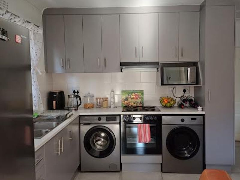 MOVE IN READY - Photo 5