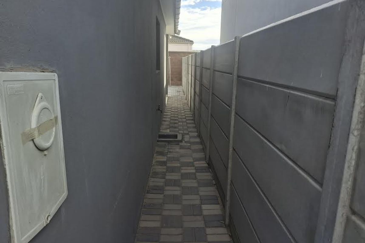 MOVE IN READY - Photo 4