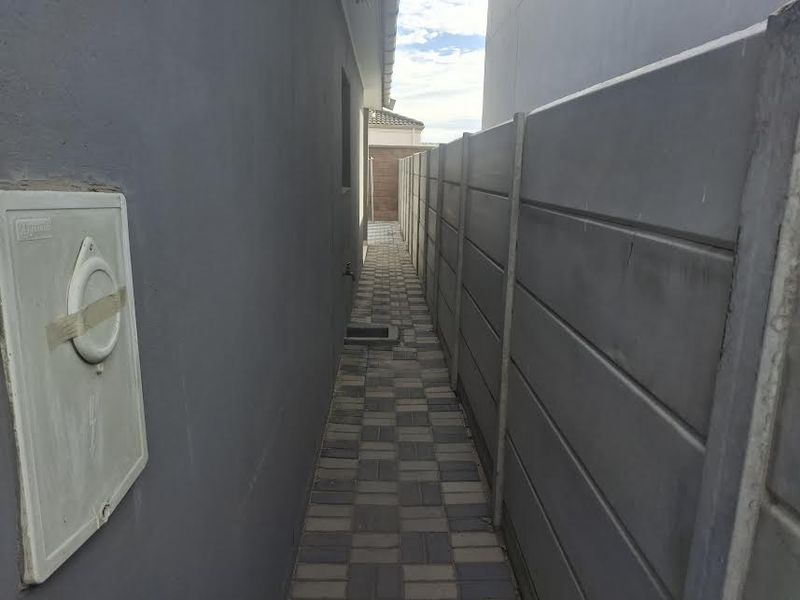 MOVE IN READY - Photo 4