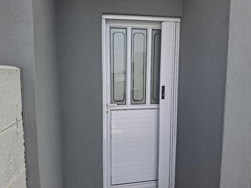 MOVE IN READY - Photo 3