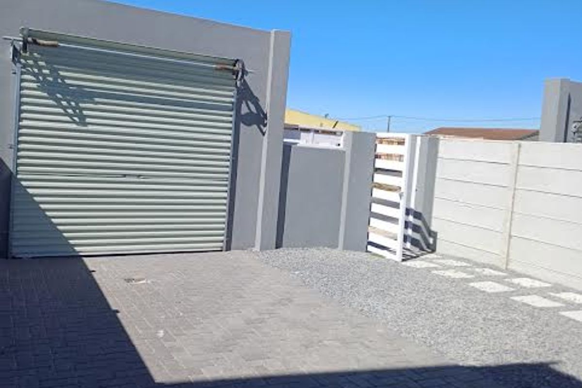 MOVE IN READY - Photo 2