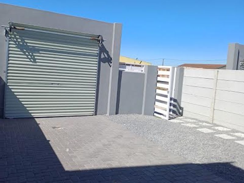 MOVE IN READY - Photo 2