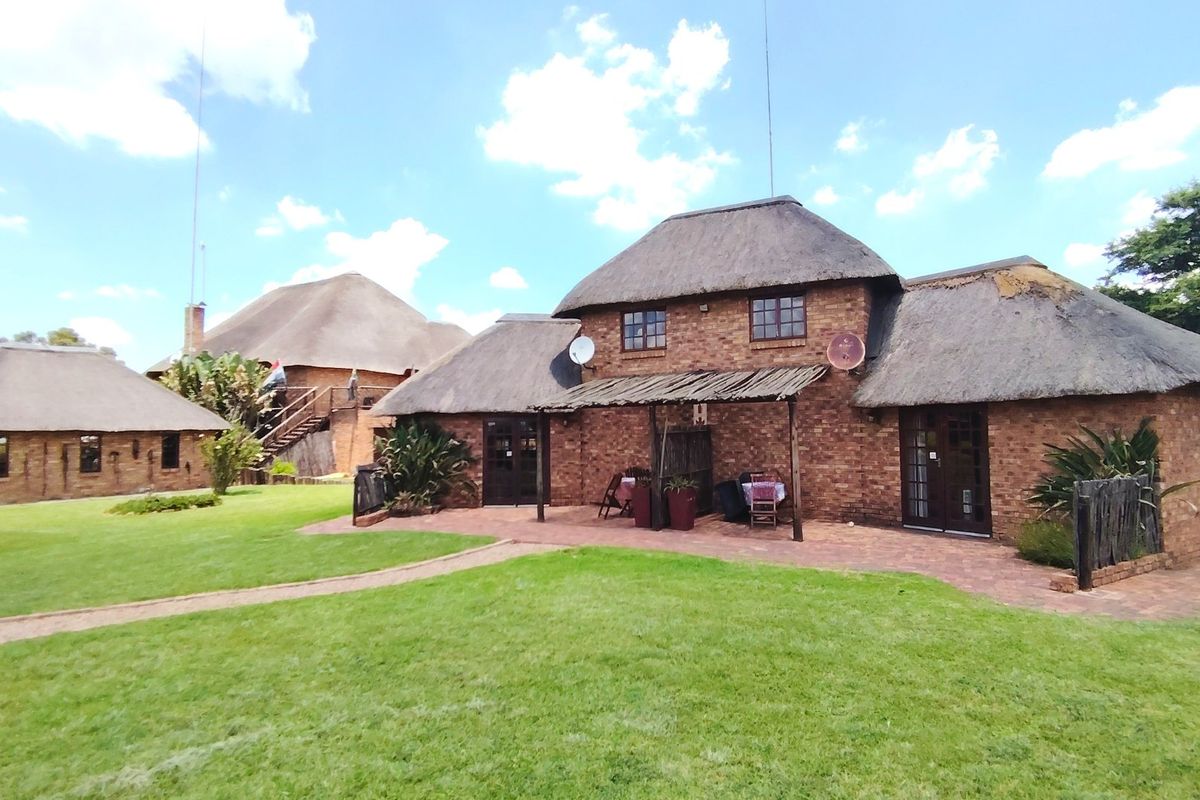 Smallholding with Guest Units, Stables & Excellent Security - Photo 2