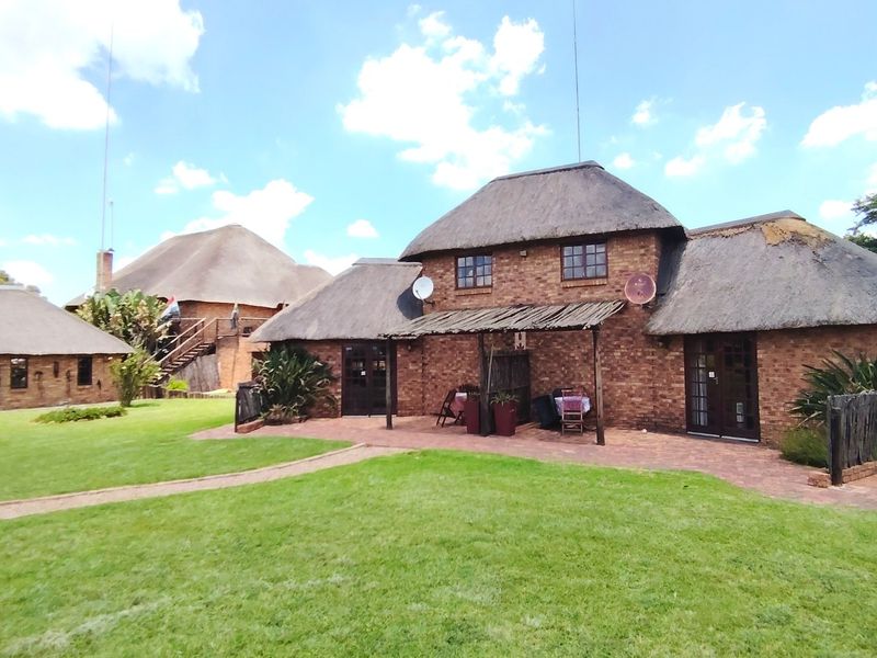 Smallholding with Guest Units, Stables & Excellent Security - Photo 2