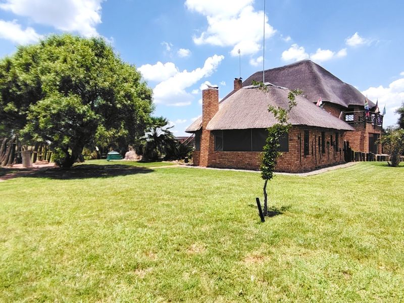 Smallholding with Guest Units, Stables & Excellent Security - Photo 7