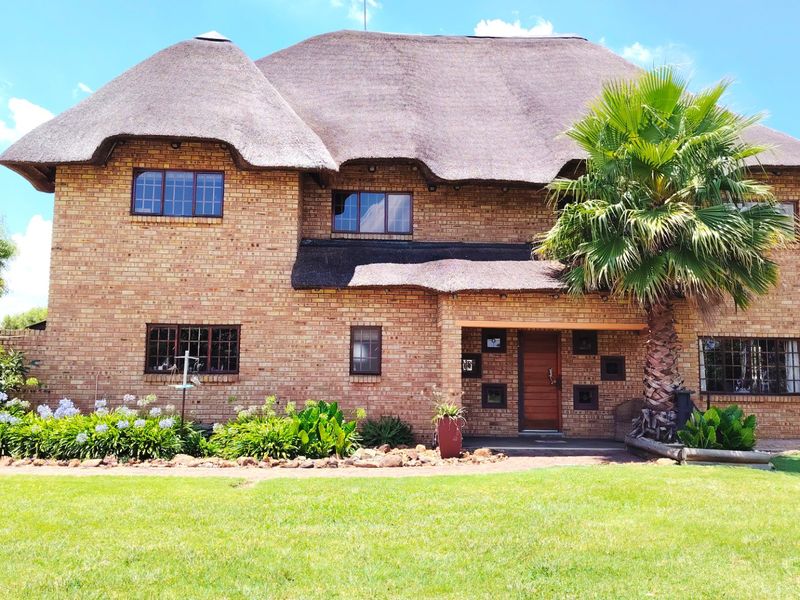 Smallholding with Guest Units, Stables & Excellent Security - Photo 4