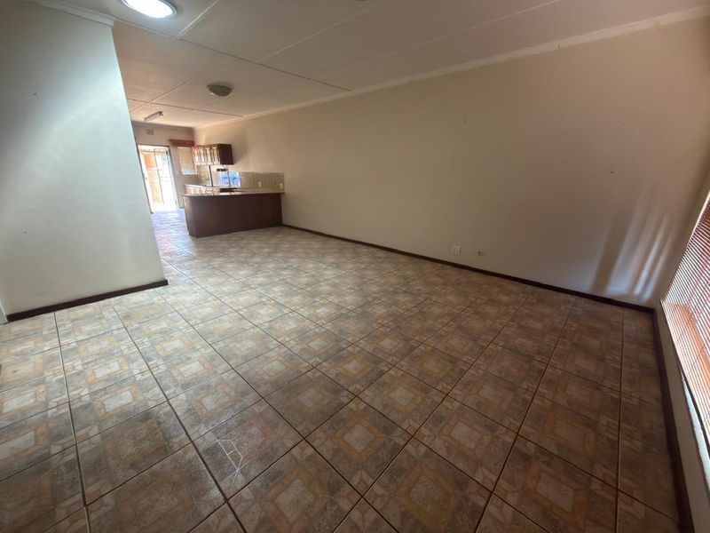 Two bedroom Townhouse to rent in Stilfontein! - Photo 5