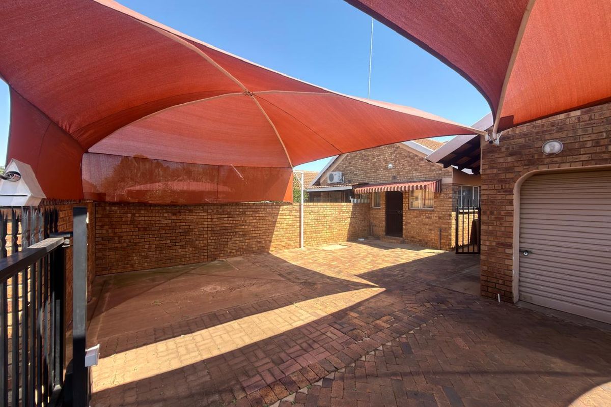 Two bedroom Townhouse to rent in Stilfontein! - Photo 2