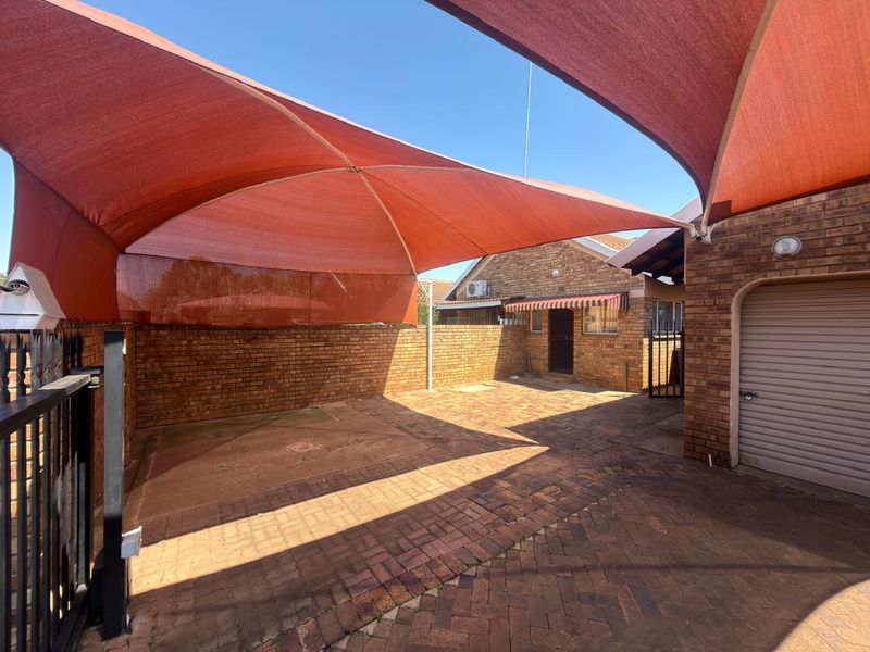 Two bedroom Townhouse to rent in Stilfontein! - Photo 2