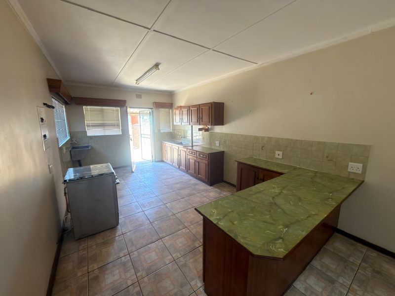 Two bedroom Townhouse to rent in Stilfontein! - Photo 6
