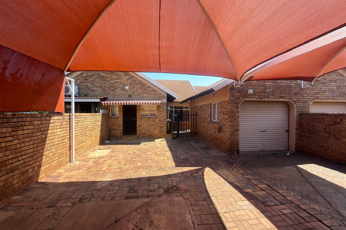 Two bedroom Townhouse to rent in Stilfontein! - Photo 3