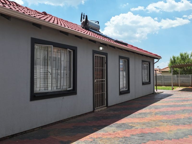 Stunning 3-Bedroom Gem in Sky City. - Photo 7