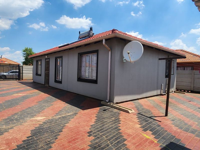 Stunning 3-Bedroom Gem in Sky City. - Photo 8