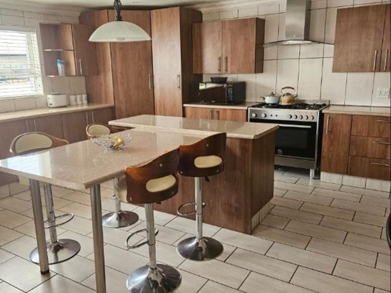 A Huge 4 bedroom house and cottage for sale - Photo 10