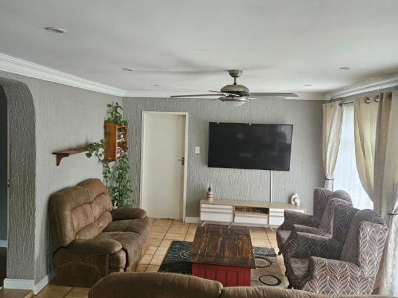 A Huge 4 bedroom house and cottage for sale - Photo 8