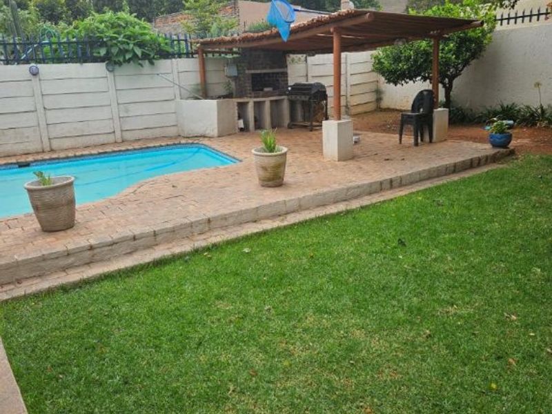 A Huge 4 bedroom house and cottage for sale - Photo 7