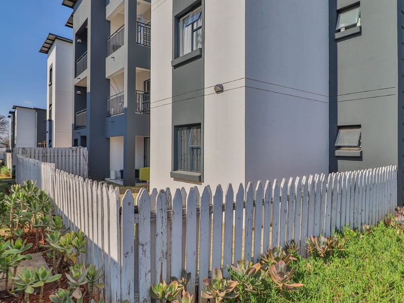 Modern 3-Bedroom Townhouse – Secure Living with Investor Potential - Photo 10