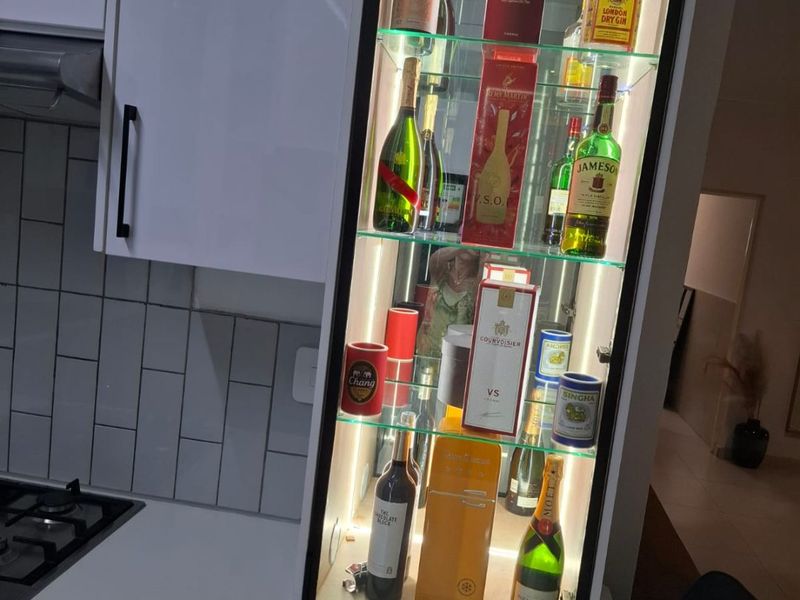 Modern 3-Bedroom Townhouse – Secure Living with Investor Potential - Photo 9