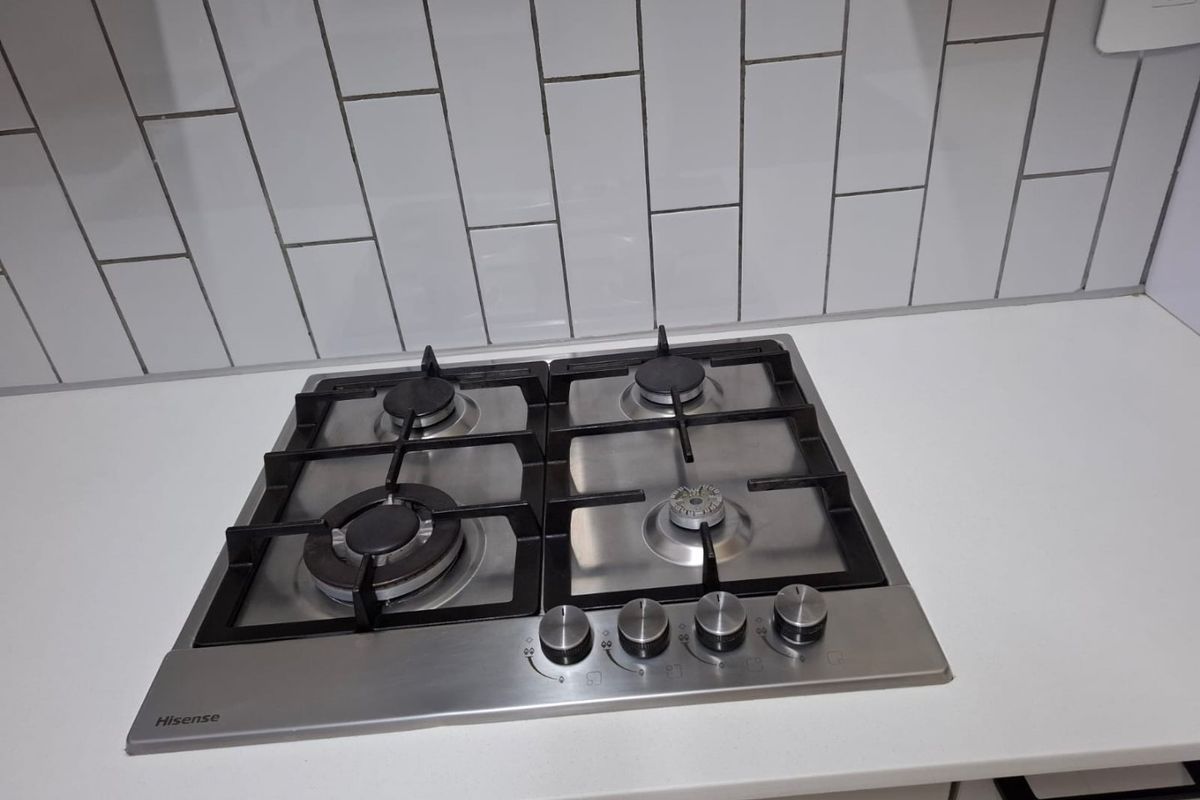 Modern 3-Bedroom Townhouse – Secure Living with Investor Potential - Photo 5