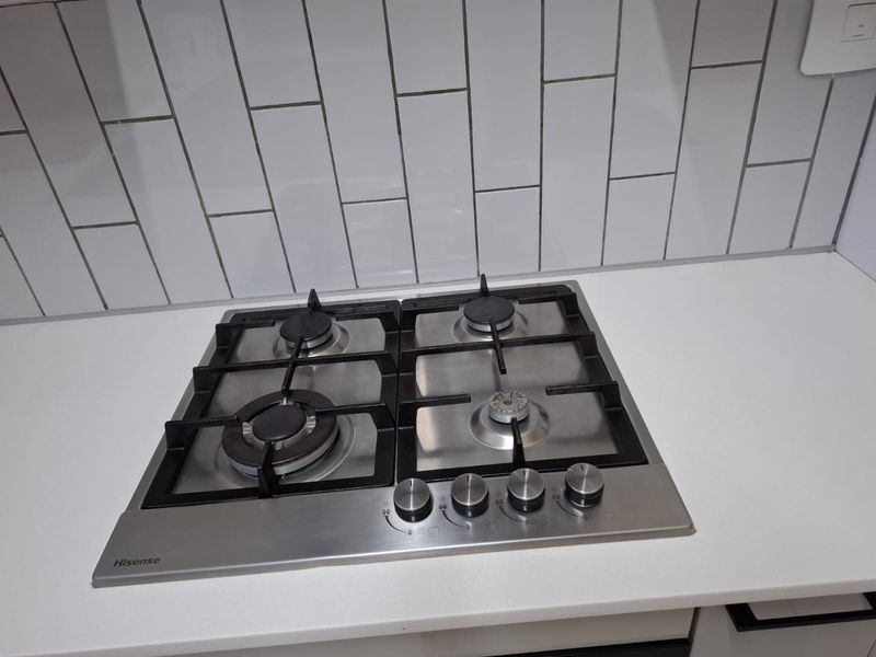 Modern 3-Bedroom Townhouse – Secure Living with Investor Potential - Photo 5