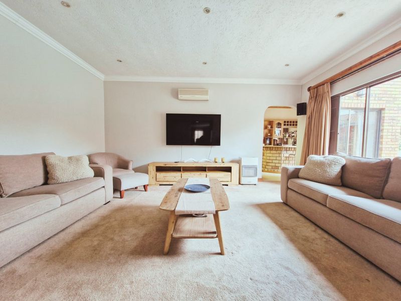 Stunning, Large and Low-Maintenance Family Home with Exceptional Finishes in secured and sought after security estate in Sunward Village, Boksburg - Photo 8