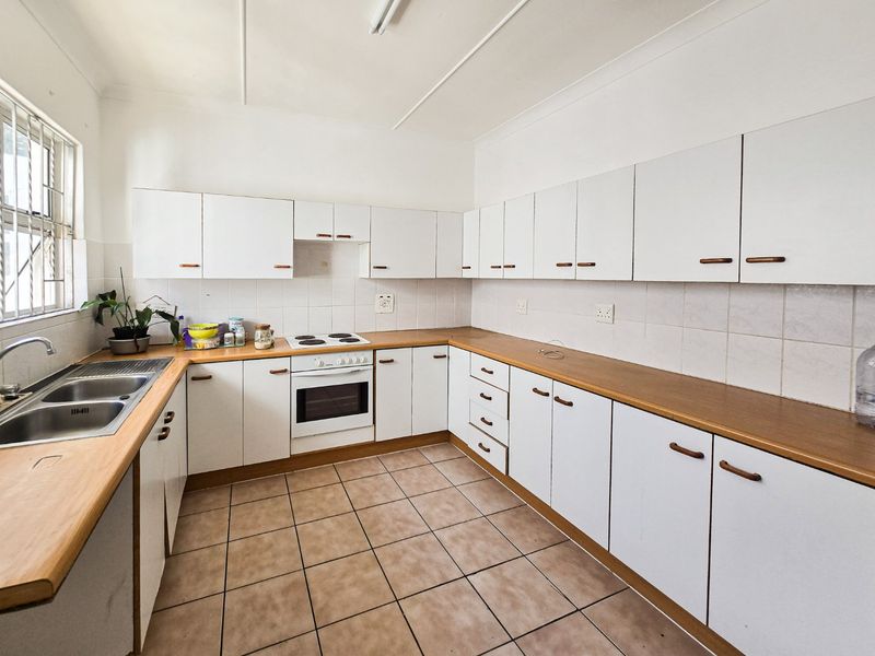 Seaview Family Home - Photo 10