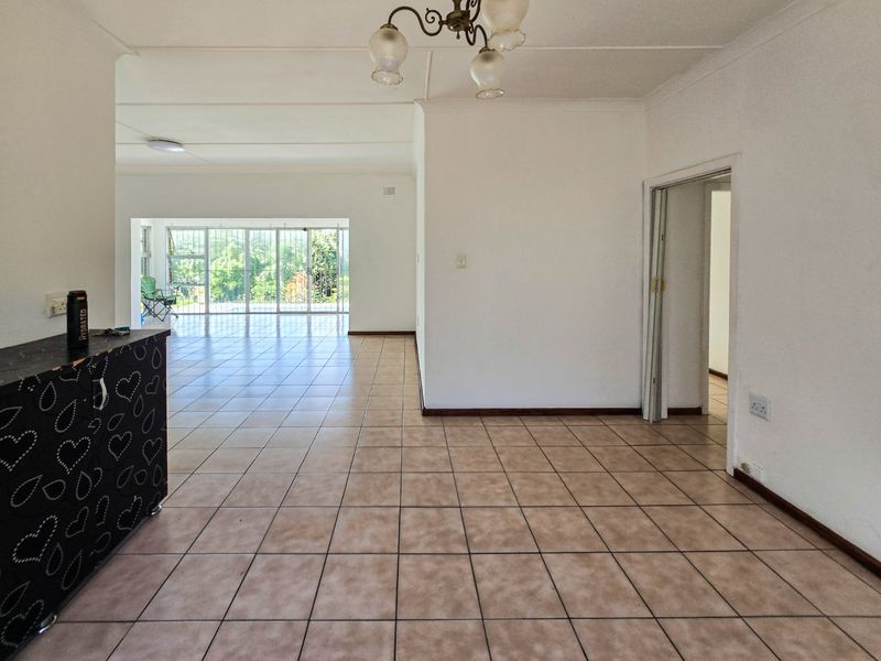 Seaview Family Home - Photo 9