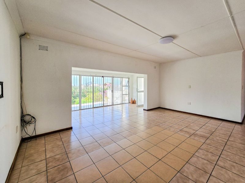 Seaview Family Home - Photo 8