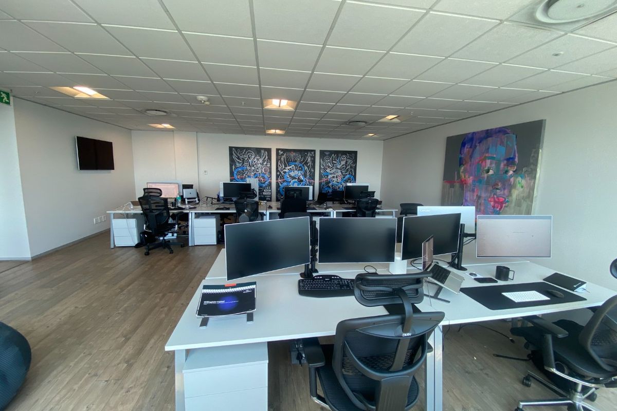 203m2 Premium Space to Let  - Photo 2