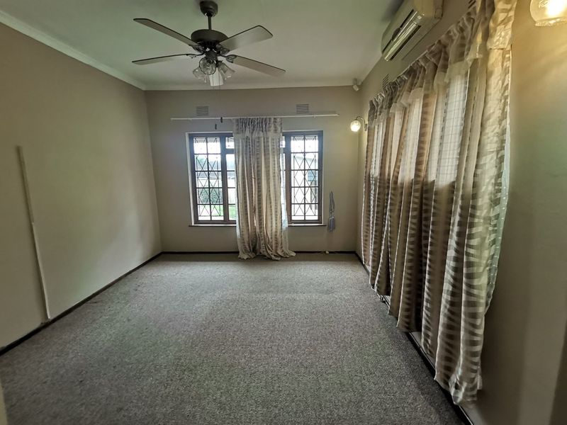 House with a flat with pool, double garage - Photo 10