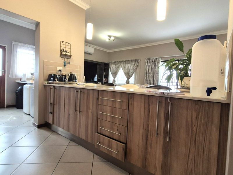 3-Bedroom Family Home For Sale in Sevilla Estate, Monavoni - Photo 5