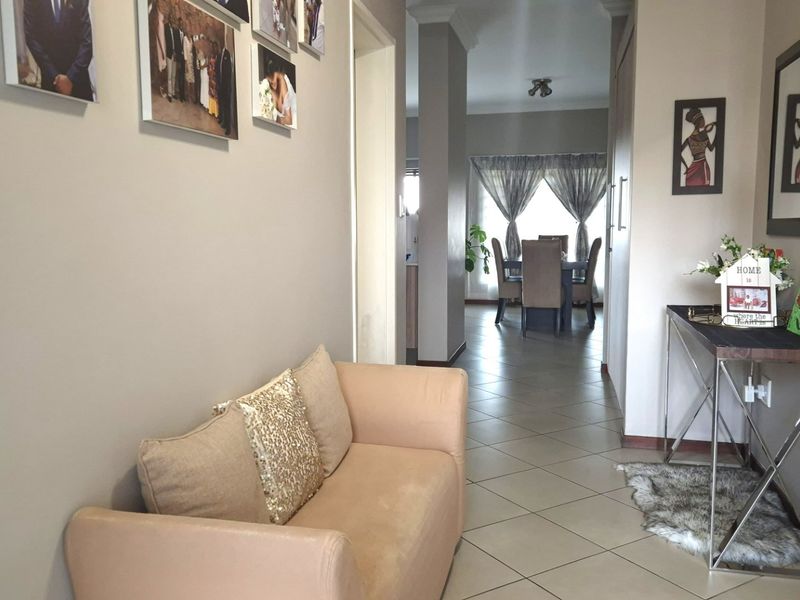 3-Bedroom Family Home For Sale in Sevilla Estate, Monavoni - Photo 3