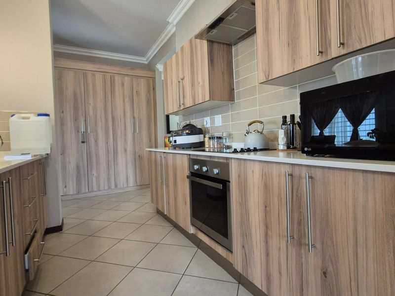 3-Bedroom Family Home For Sale in Sevilla Estate, Monavoni - Photo 8