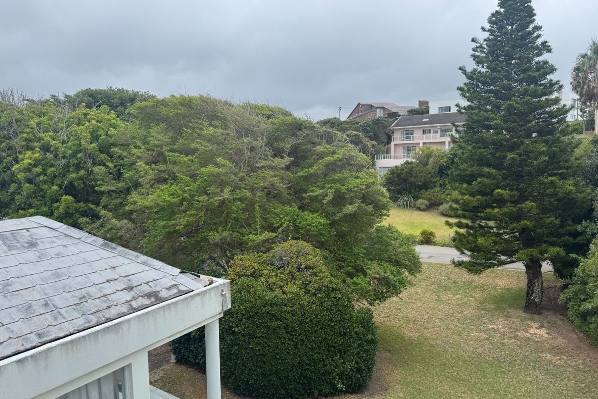 Prime Robberg Location – Renovate, Rebuild, Reap the Rewards - Photo 4