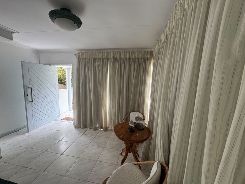 Prime Robberg Location – Renovate, Rebuild, Reap the Rewards - Photo 10