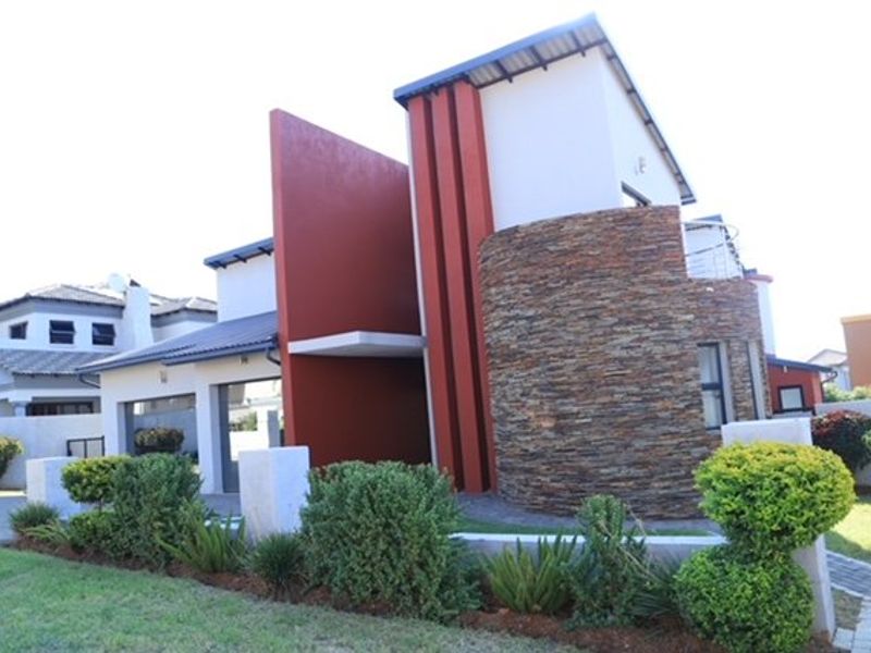 FOR SALE!!  Spacious 6 Bedroom Home with Pool - Photo 4