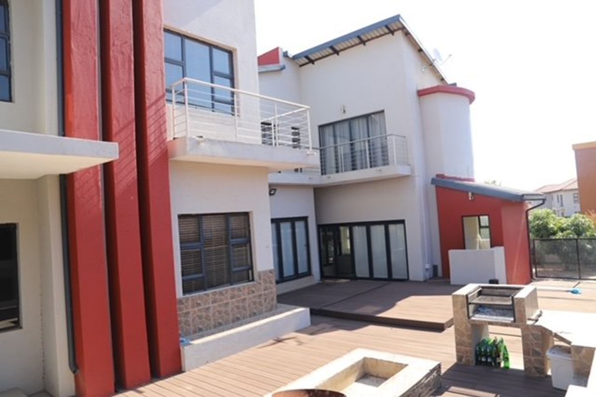 FOR SALE!!  Spacious 6 Bedroom Home with Pool - Photo 2