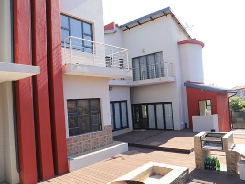 FOR SALE!!  Spacious 6 Bedroom Home with Pool - Photo 2