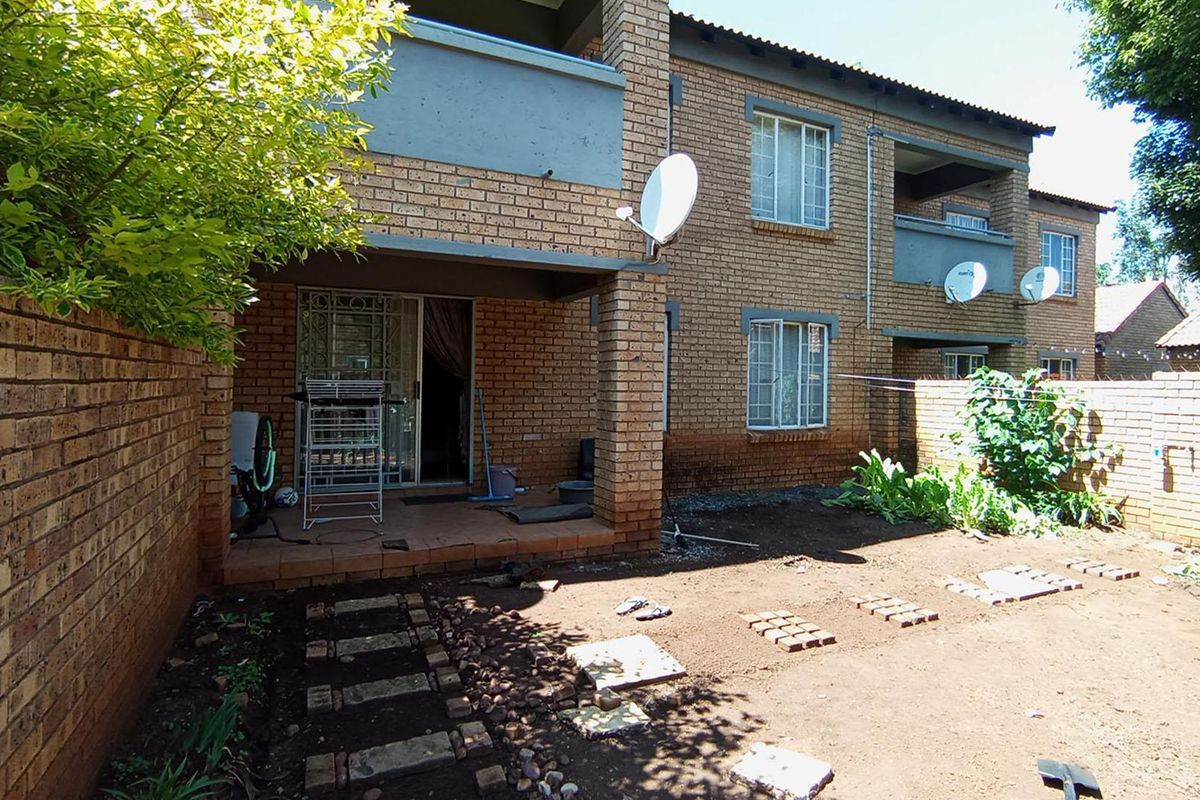 2 Bedrooms, 1 Bathroom Ground floor unit in Equestria estate  - Photo 2