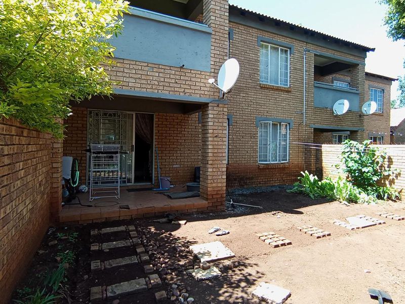 2 Bedrooms, 1 Bathroom Ground floor unit in Equestria estate  - Photo 2