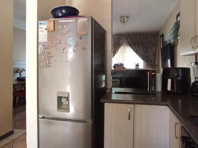 2 Bedrooms, 1 Bathroom Ground floor unit in Equestria estate  - Photo 4